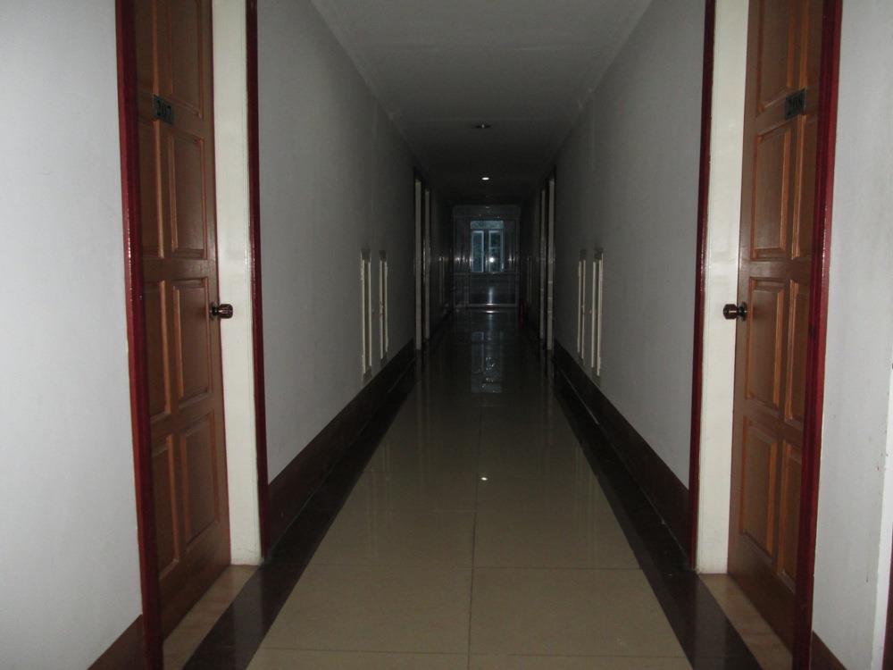 Royal Crown Hotel Rangoon Buitenkant foto